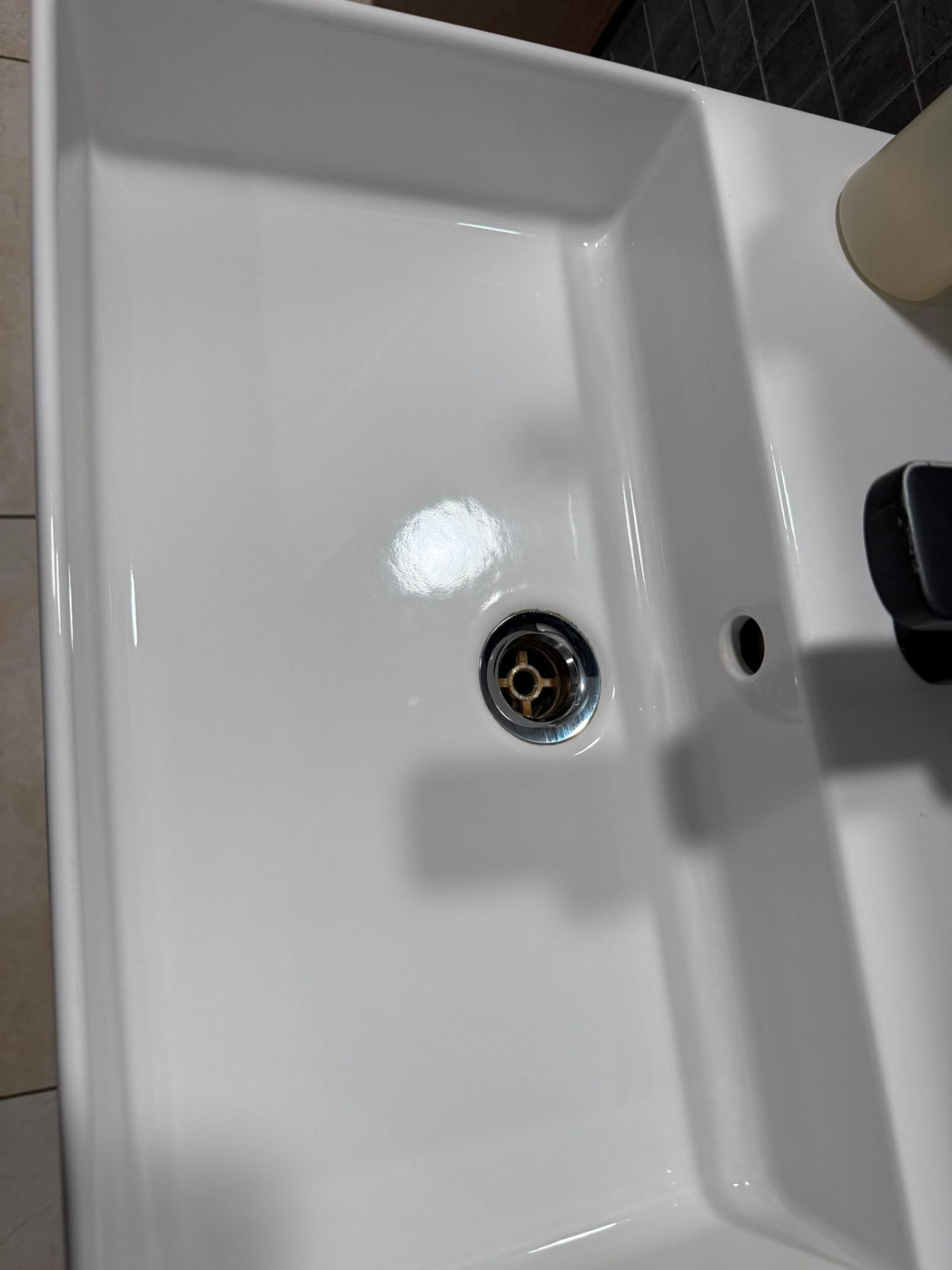 Spotless basin finish